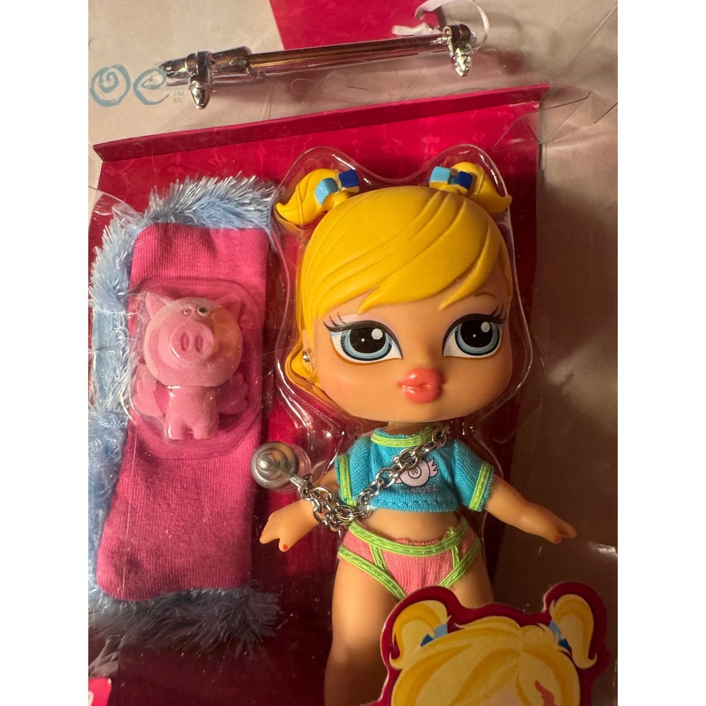 Bratz Babyz Cloe Doll 2023 MGA Entertainment New in Box with Pet Pig and Blanket - Picture 3 of 7
